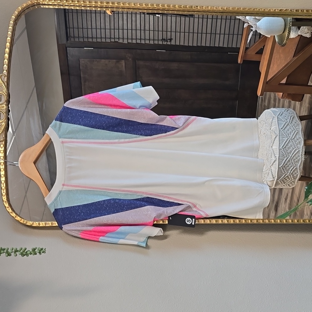 Colorful tshirt - Picture 2 of 2